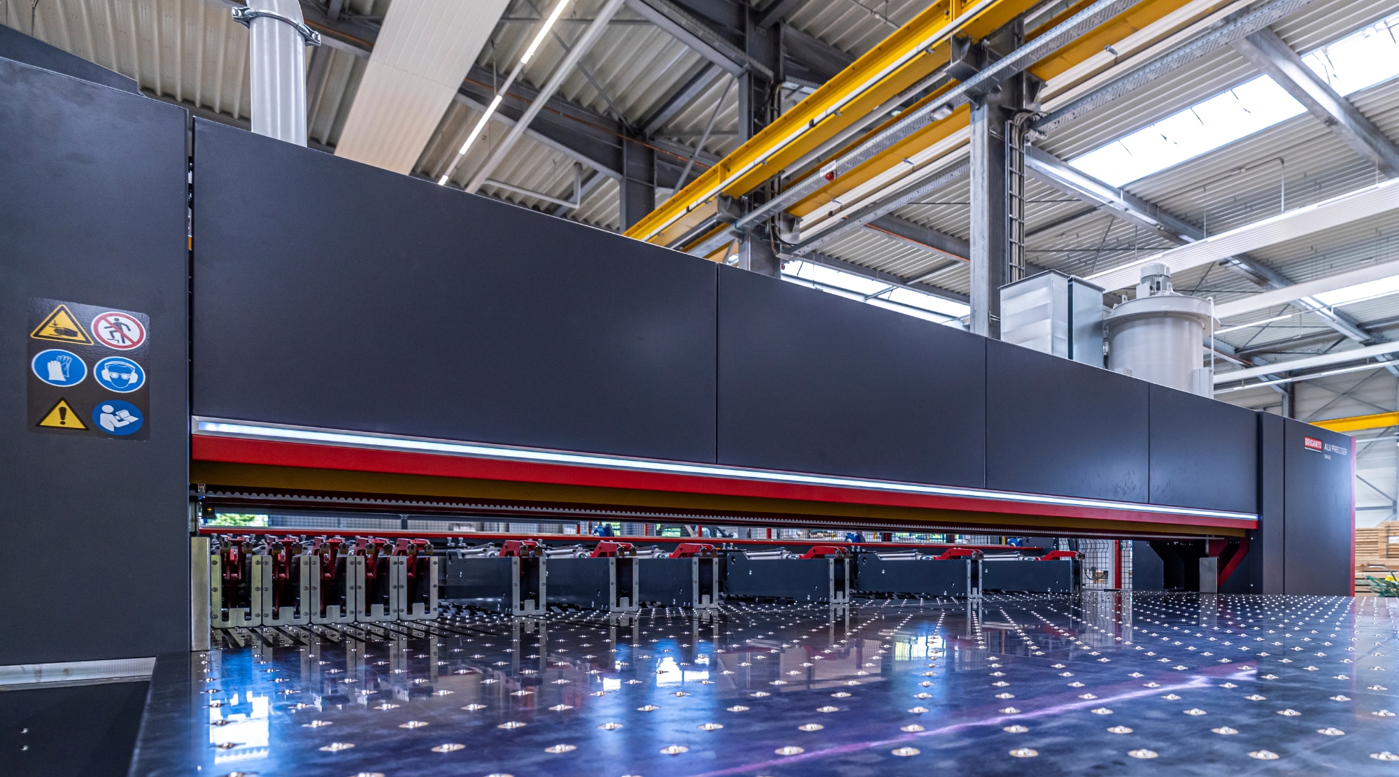 Vorlage_AEM_Maschinen_Produkte 16:9 - BSS_Maschinenpark_Tafelscheren_16:9