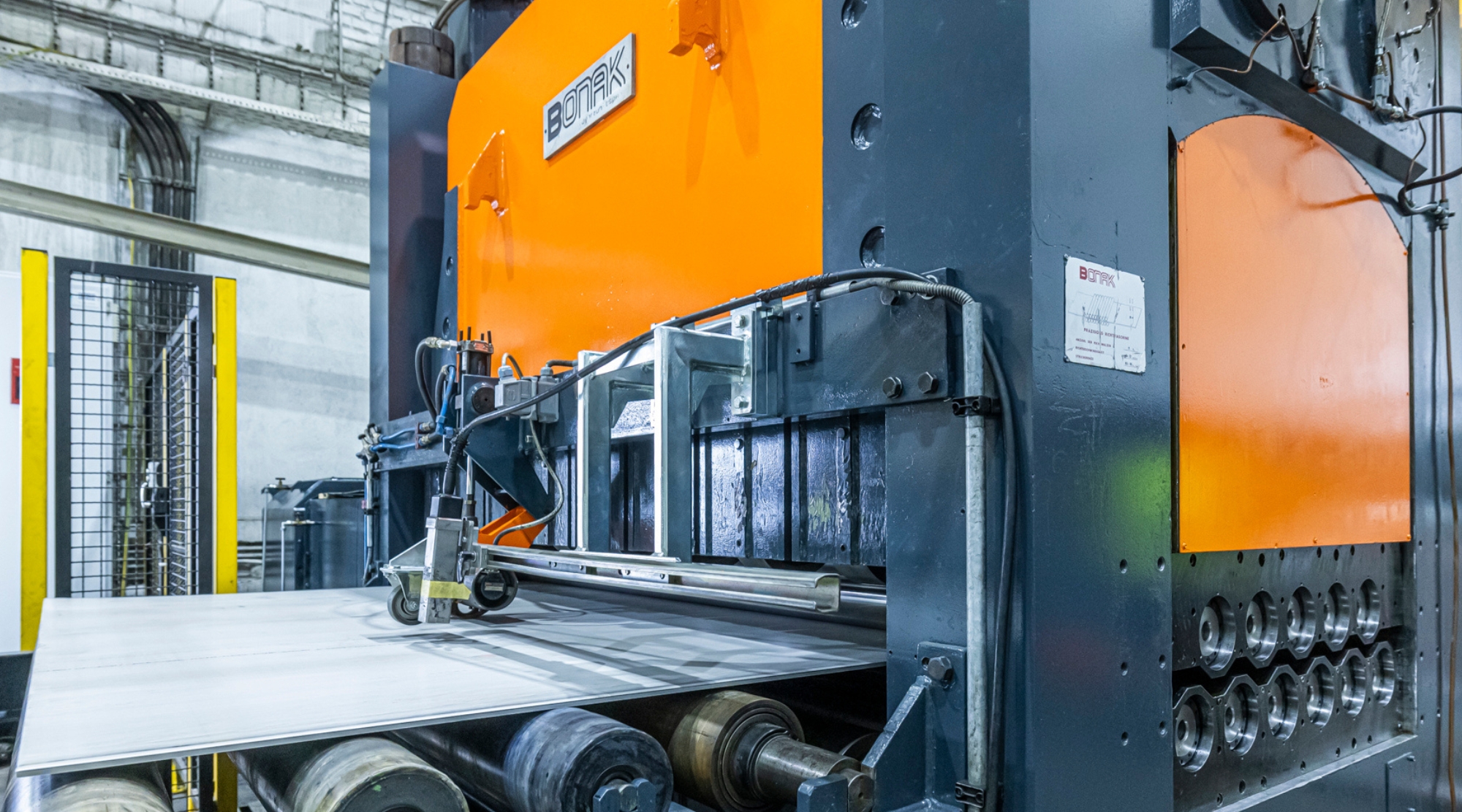 Vorlage_AEM_Maschinen_Produkte 16:9 - BSC_Querteilanlage_Bonak