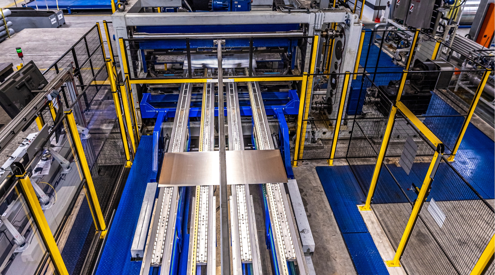 Vorlage_AEM_Maschinen_Produkte 16:9 - BSS_Maschinenpark_Querteilanlage_16:9