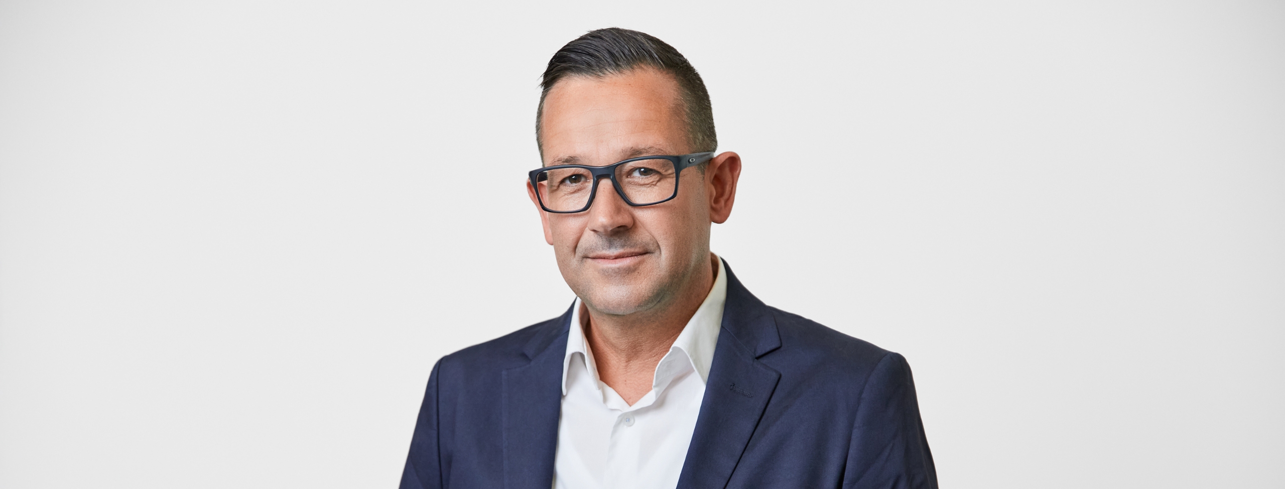 AEM_Vorlage_Header_1280x487px_30032023 - AEM_Header_neuer CFO_Kaib_010924