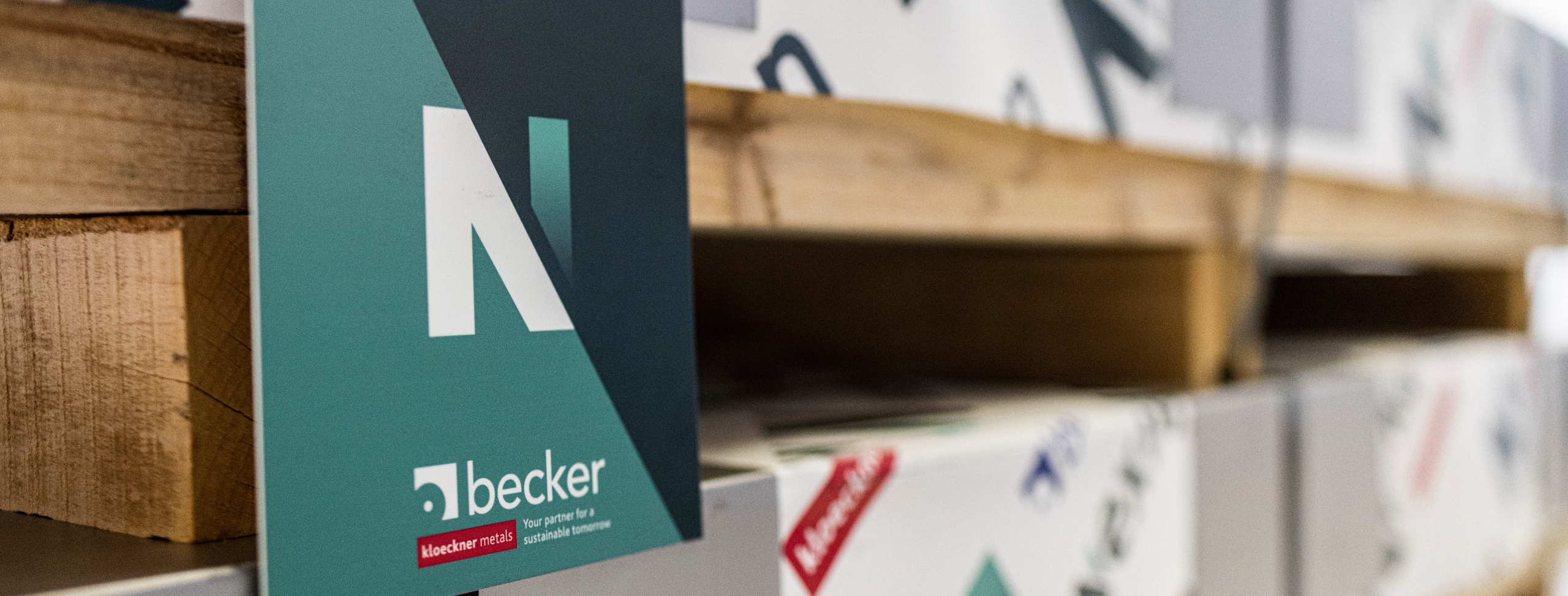 AEM_Vorlage_Header_1280x487px_30032023 - AEM_Header_Pallets return system_122024